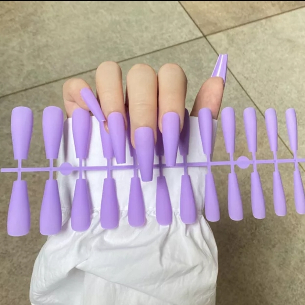 Set of 24 New press on nails, never used